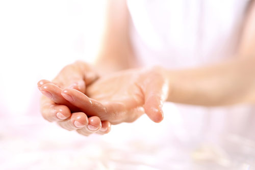 Перевірені і прості способи захистити шкіру рук від вітру
