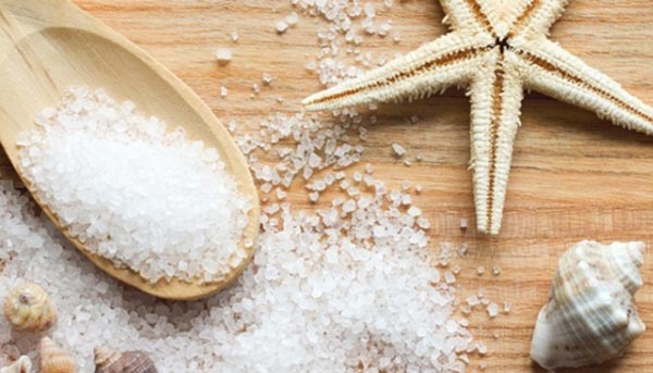 Прибрати чорні крапки на обличчі, використовуючи домашні продукти