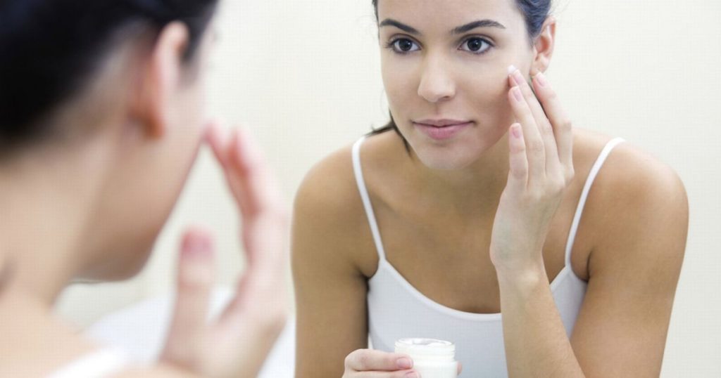 Восени шкіра вимагає особливої уваги – поради косметолога що робити